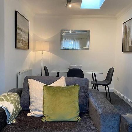 Alicia Newport By Mia Living 2 Bedroom Apartment With Dedicated Parking Extérieur photo