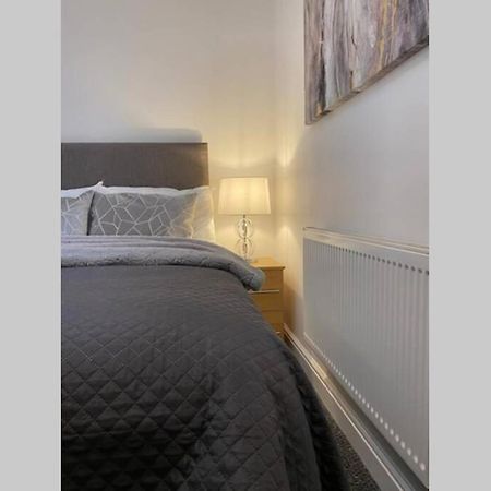 Alicia Newport By Mia Living 2 Bedroom Apartment With Dedicated Parking Extérieur photo