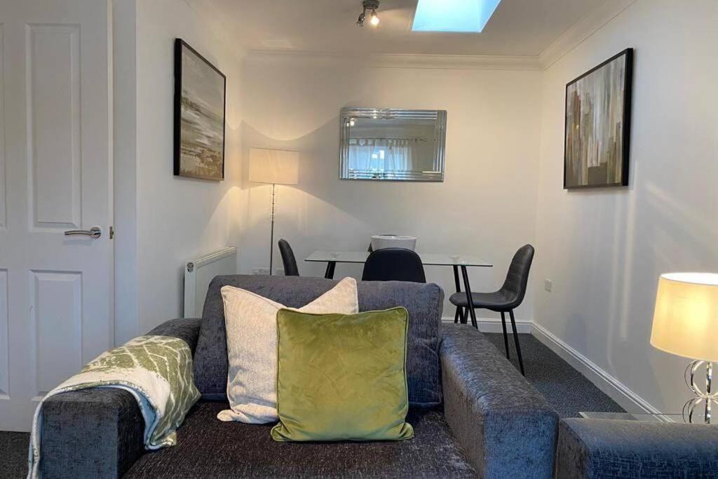 Alicia Newport By Mia Living 2 Bedroom Apartment With Dedicated Parking Extérieur photo