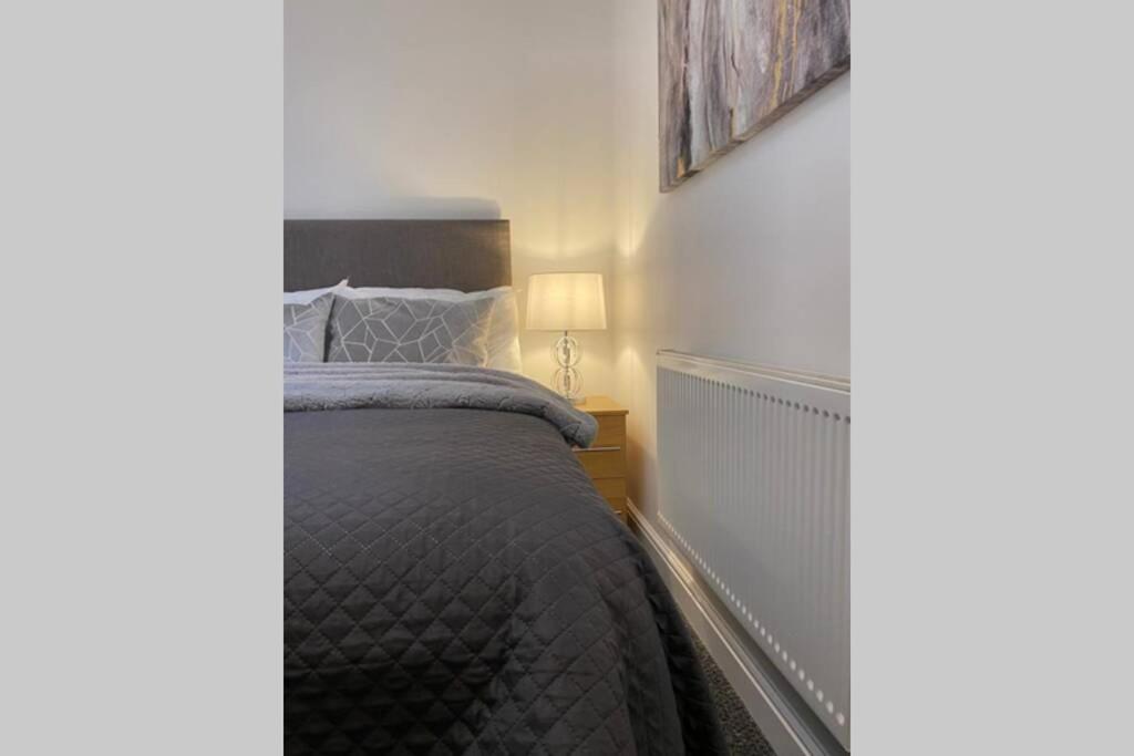 Alicia Newport By Mia Living 2 Bedroom Apartment With Dedicated Parking Extérieur photo