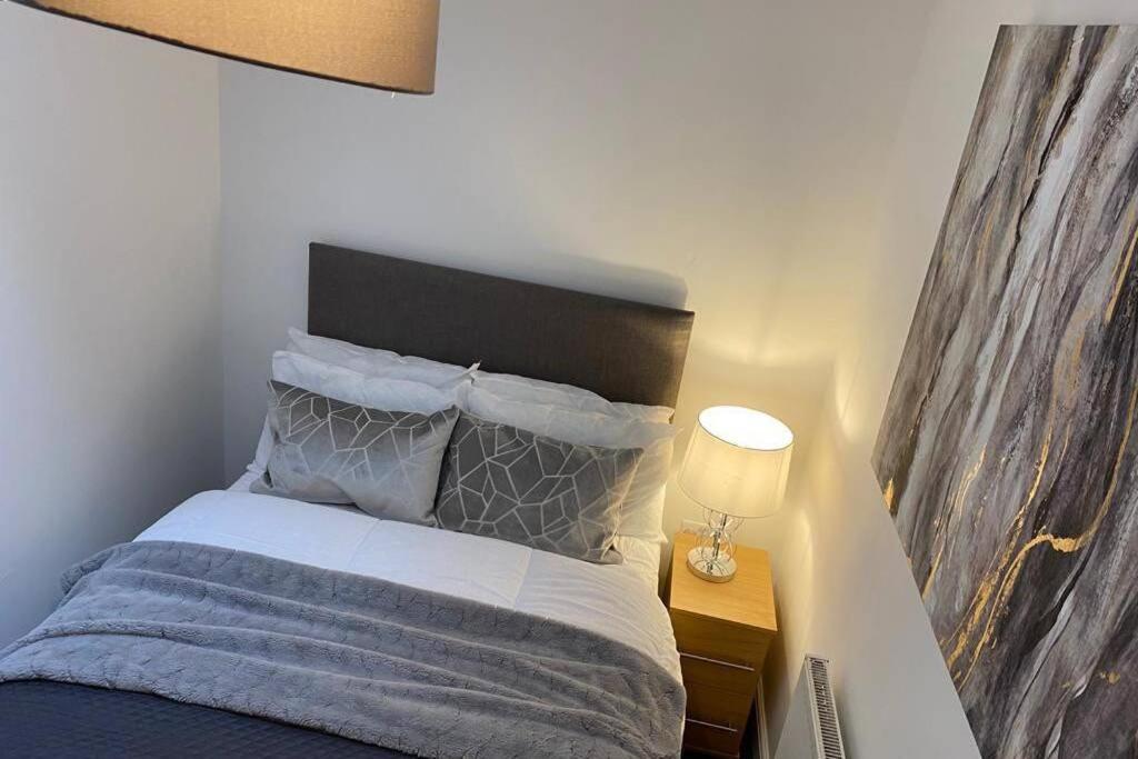 Alicia Newport By Mia Living 2 Bedroom Apartment With Dedicated Parking Extérieur photo