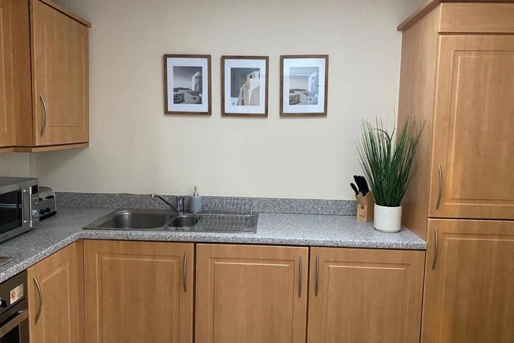 Alicia Newport By Mia Living 2 Bedroom Apartment With Dedicated Parking Extérieur photo