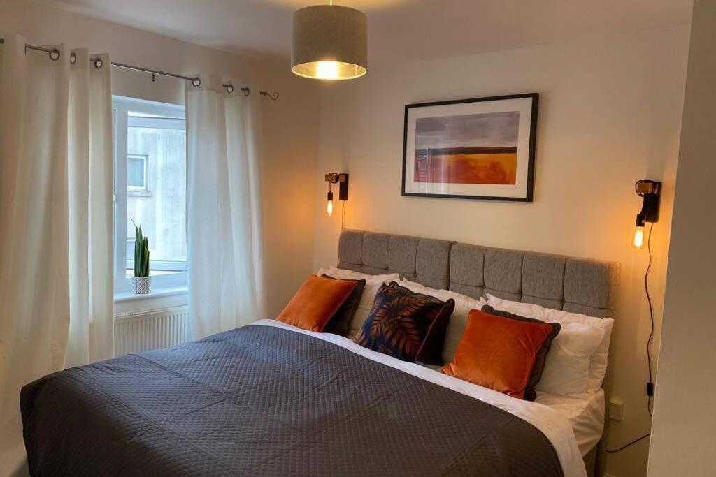 Alicia Newport By Mia Living 2 Bedroom Apartment With Dedicated Parking Extérieur photo