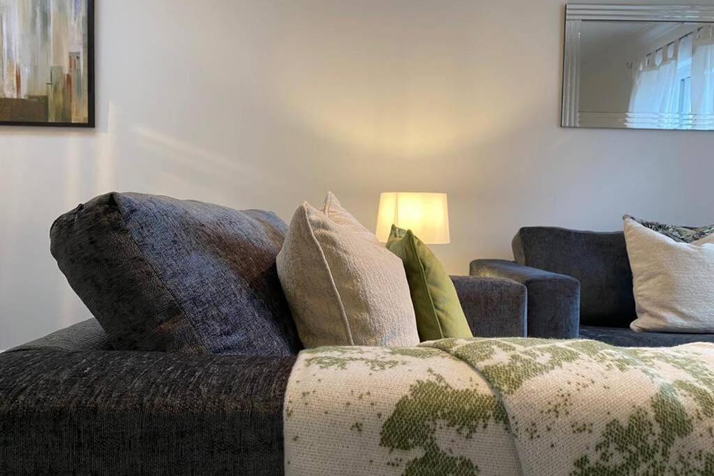 Alicia Newport By Mia Living 2 Bedroom Apartment With Dedicated Parking Extérieur photo